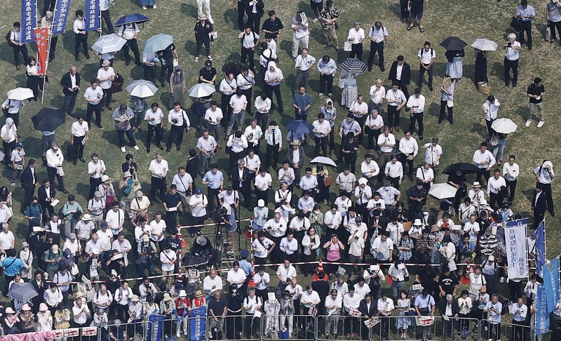 【毎日新聞】消費減税論争、自民党に逆風　守勢目立つ・・・石破首相の神戸市内での第一声、聴衆はまばらで確保された聴衆スペースには空きが目立った
